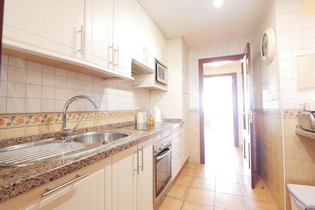 Middle Floor Apartment Calahonda Málaga - image 7