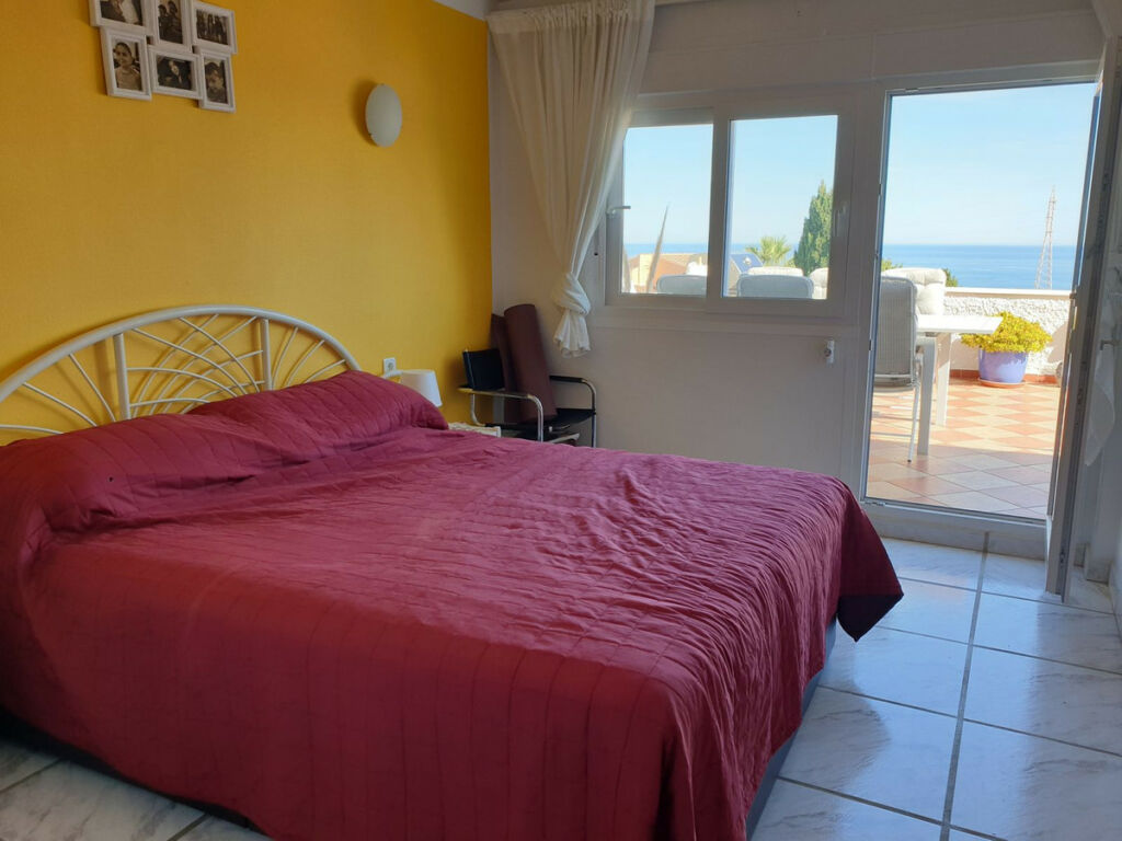 Middle Floor Apartment Benalmadena Málaga - image 7