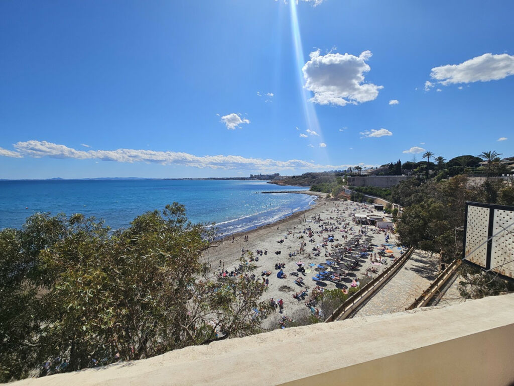 Detached Villa Cabo Roig Alicante - image 7