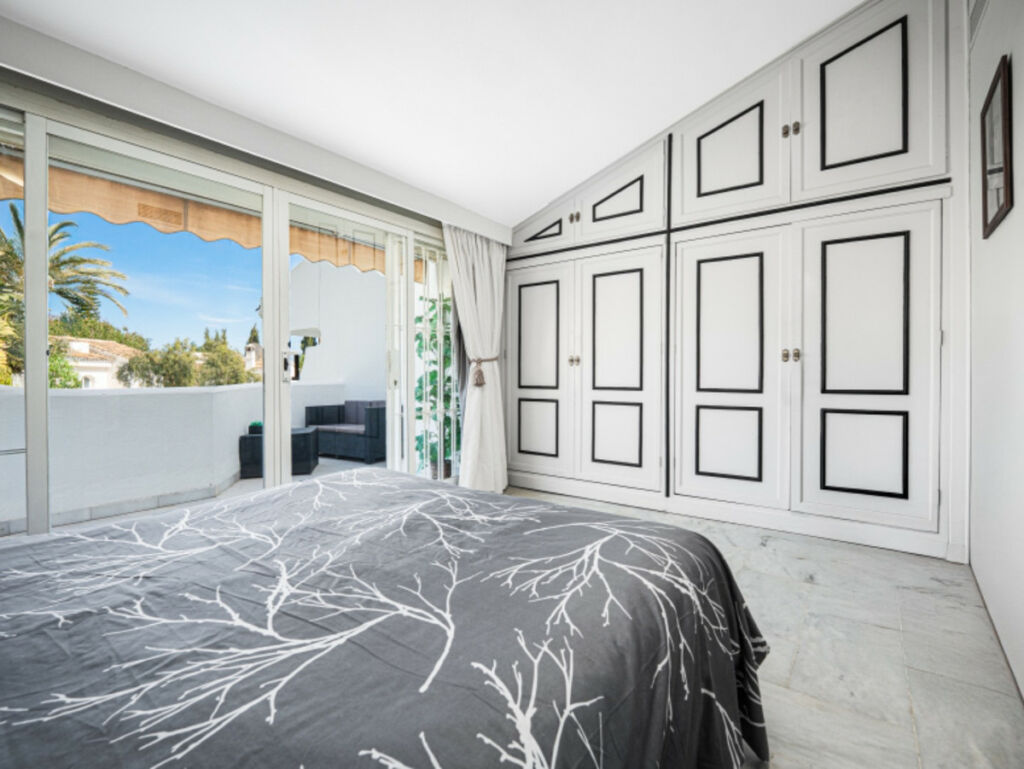 Townhouse Sierra Blanca Málaga - image 7
