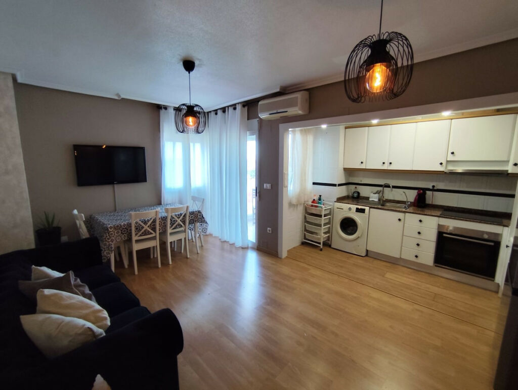 Middle Floor Apartment Torrevieja Alicante - image 7