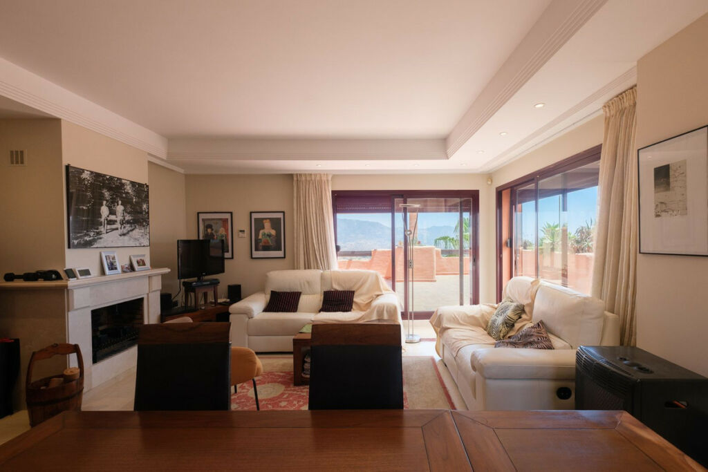 Top Floor Apartment La Mairena Málaga - image 7