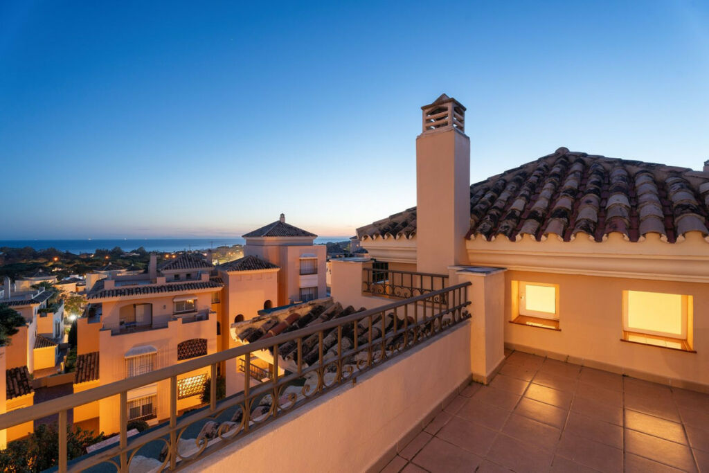Penthouse Duplex Elviria Málaga - image 9