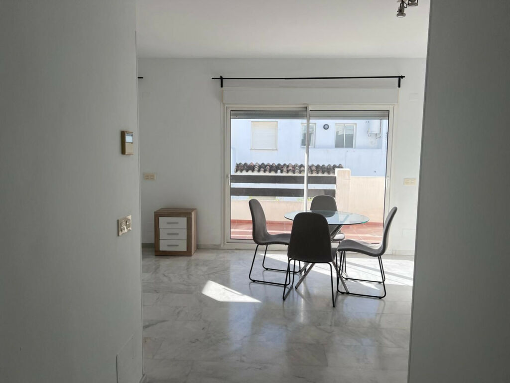 Middle Floor Apartment Estepona Málaga - image 7