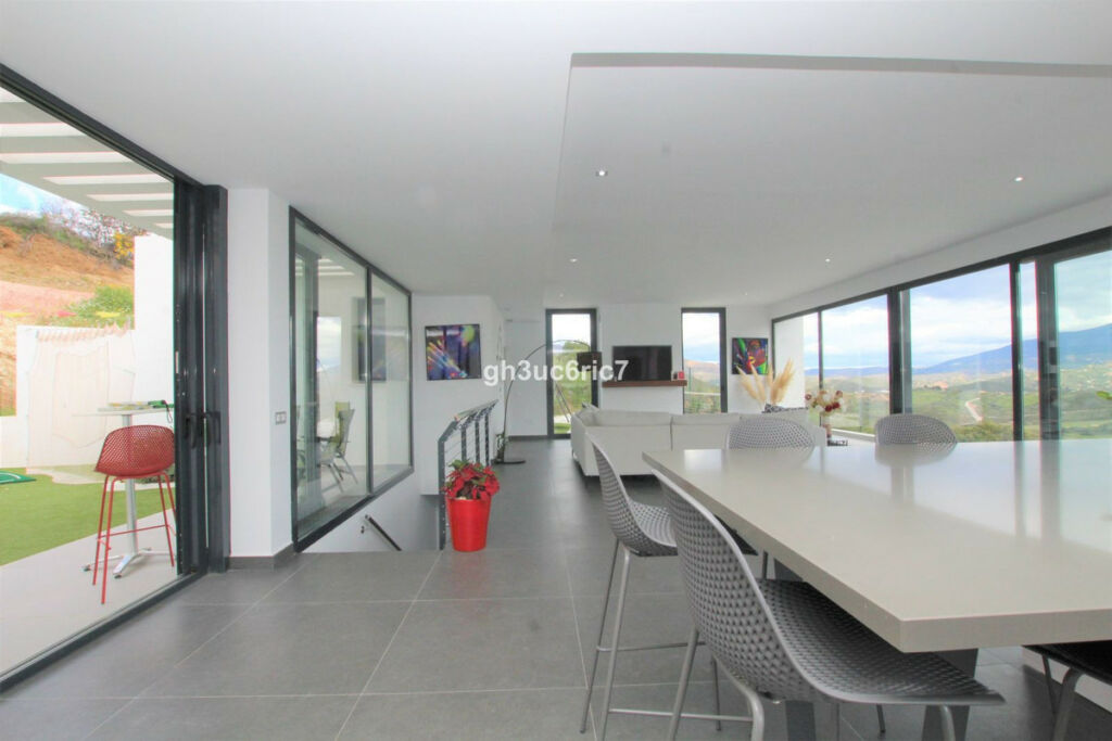 Detached Villa La Cala Golf Málaga - image 3