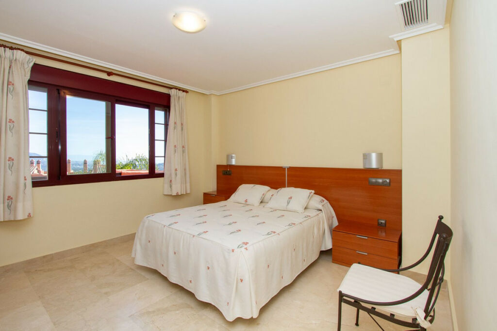 Middle Floor Apartment La Mairena Málaga - image 16