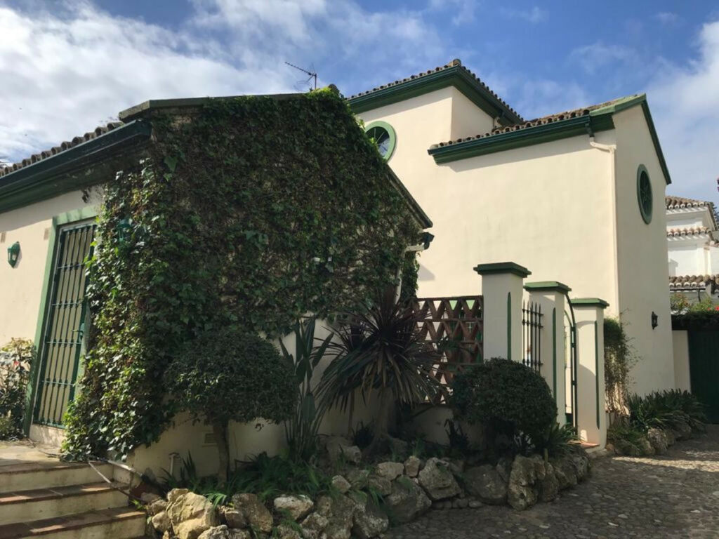 Detached Villa Guadalmina Baja Málaga - image 7