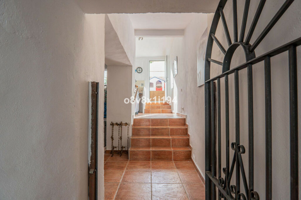 Detached Villa Pizarra Málaga - image 8