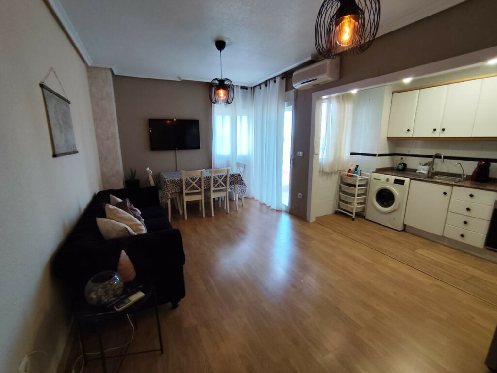 Middle Floor Apartment Torrevieja Alicante - image 8