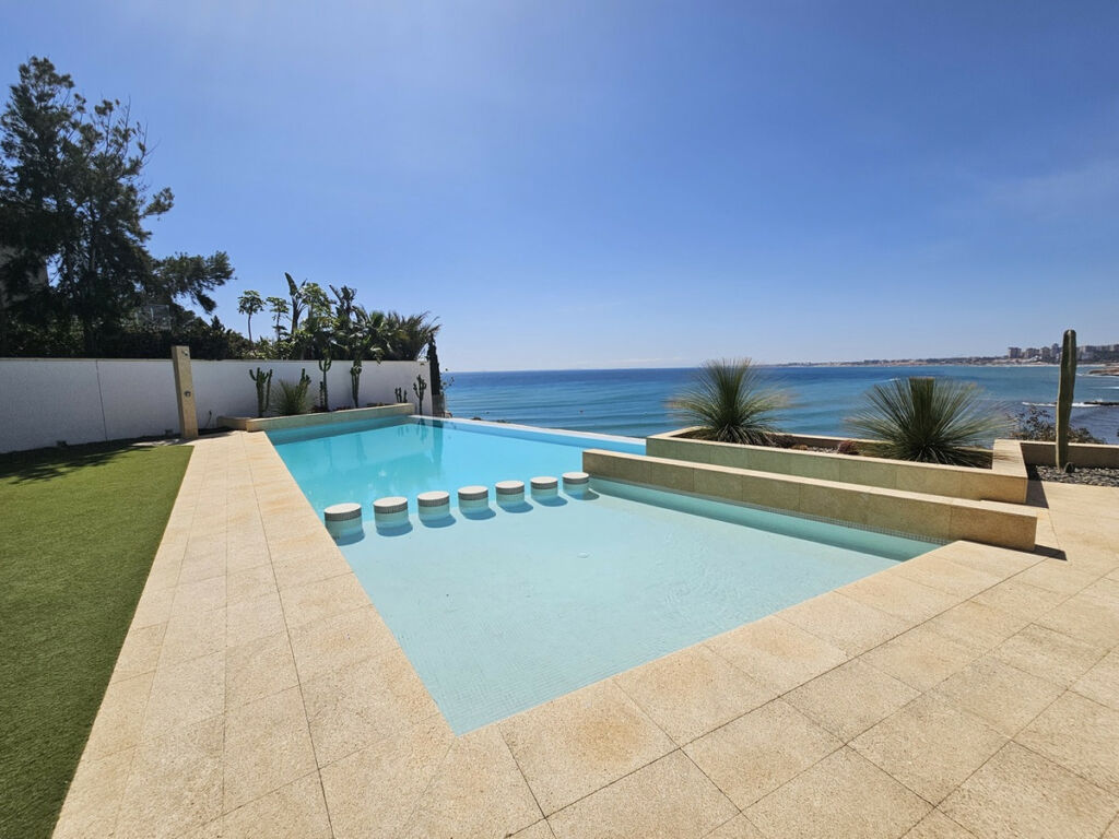 Detached Villa Cabo Roig Alicante - image 3