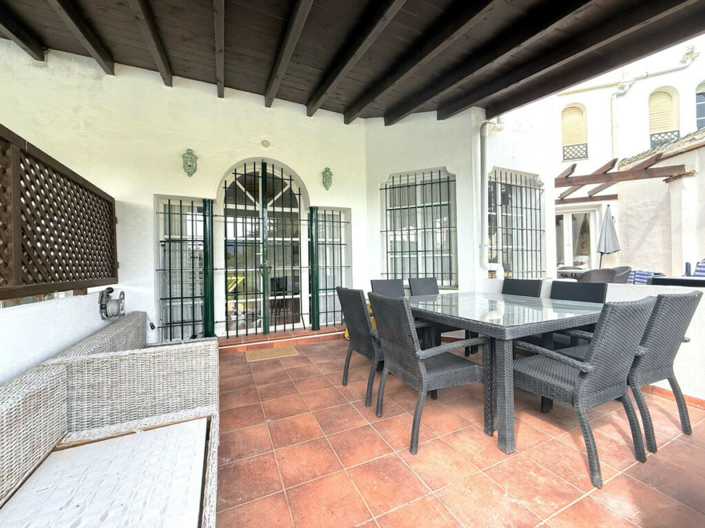 Townhouse Nueva Andalucía Málaga - image 8