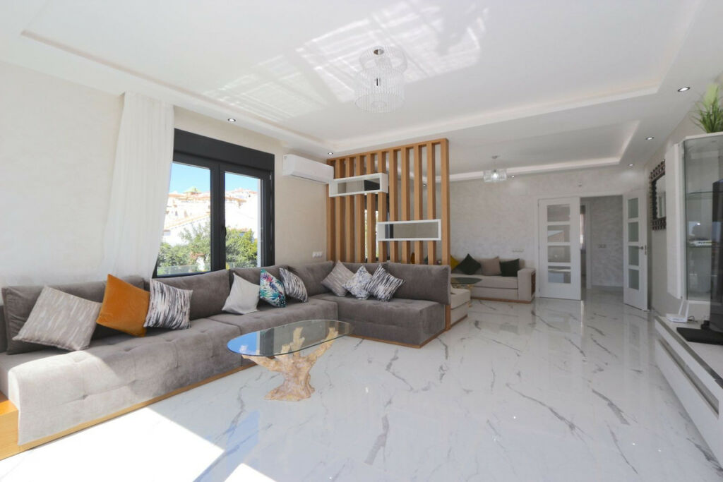 Detached Villa Riviera del Sol Málaga - image 6