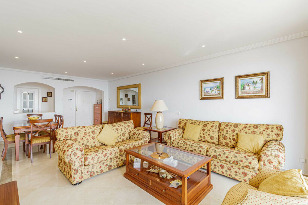 Middle Floor Apartment Los Arqueros Málaga - image 8