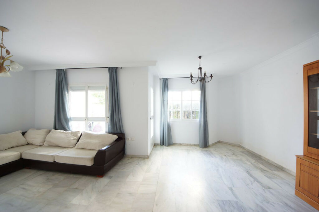 Ground Floor Apartment Estepona Málaga - image 8