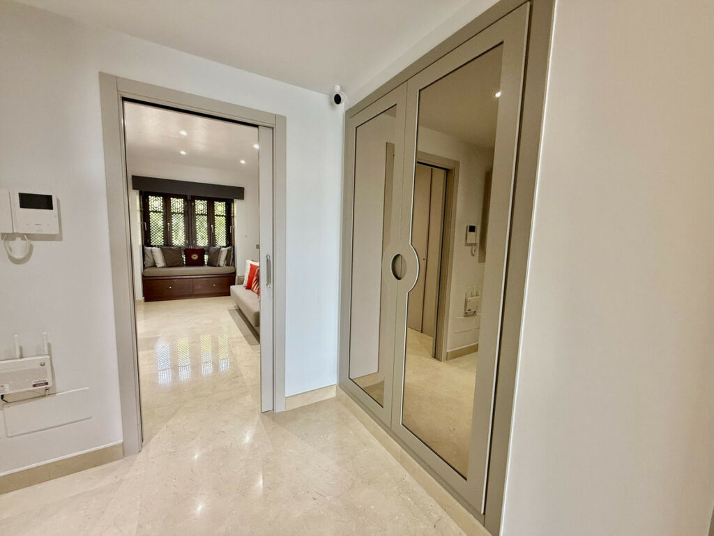 Middle Floor Apartment The Golden Mile Málaga - image 8