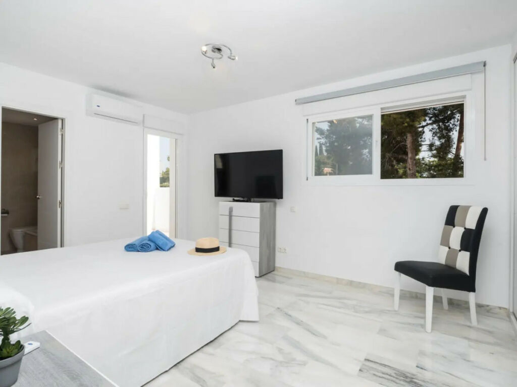 Townhouse Atalaya Málaga - image 8
