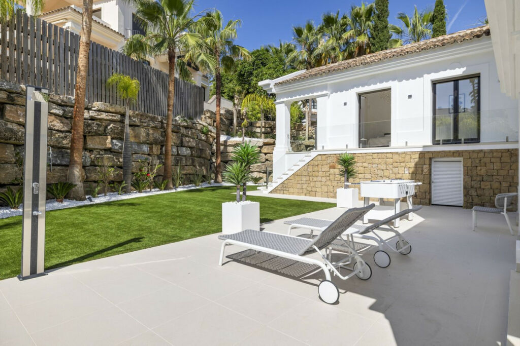 Detached Villa Nueva Andalucía Málaga - image 8