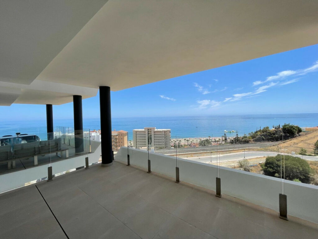 Middle Floor Apartment Carvajal Málaga - image 8