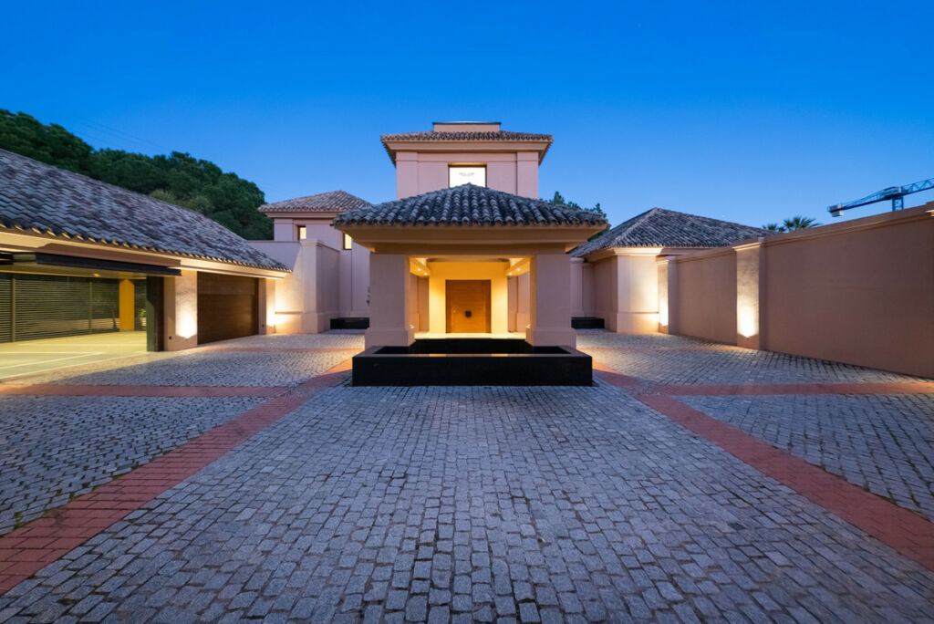 Detached Villa The Golden Mile Málaga - image 8