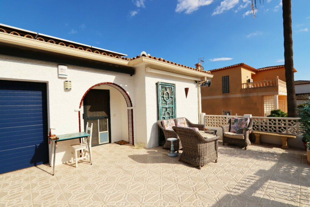 Detached Villa La Nucia Alicante - image 8