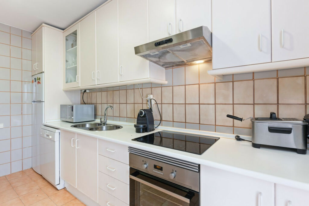 Middle Floor Apartment Estepona Málaga - image 9