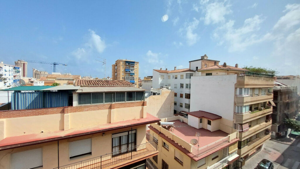 Top Floor Apartment Fuengirola Málaga - image 8