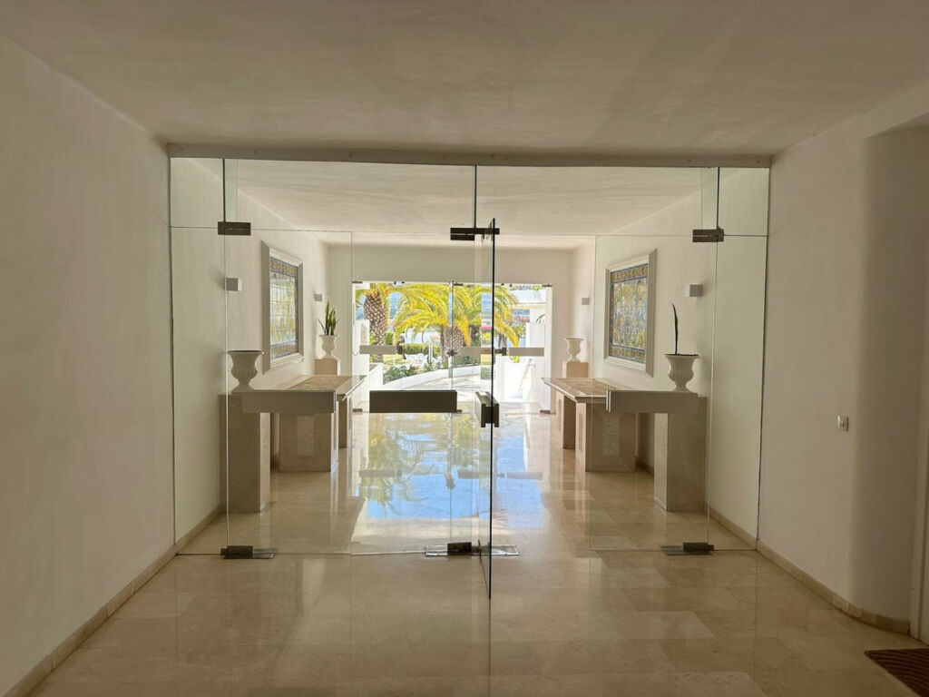 Middle Floor Apartment The Golden Mile Málaga - image 8