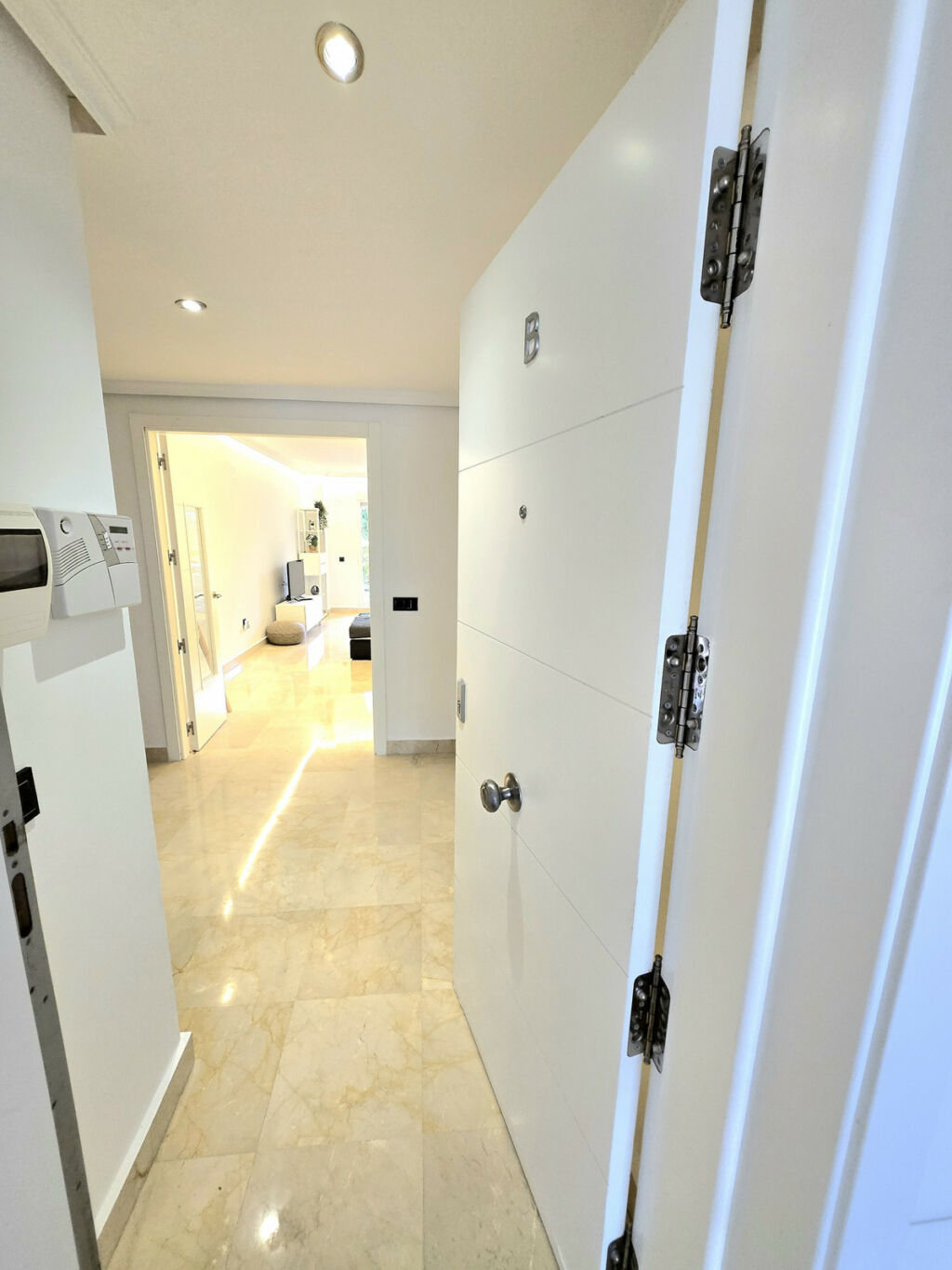 Middle Floor Apartment Selwo Málaga - image 8