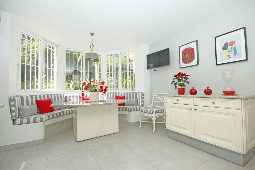 Detached Villa Benahavís Málaga - image 38
