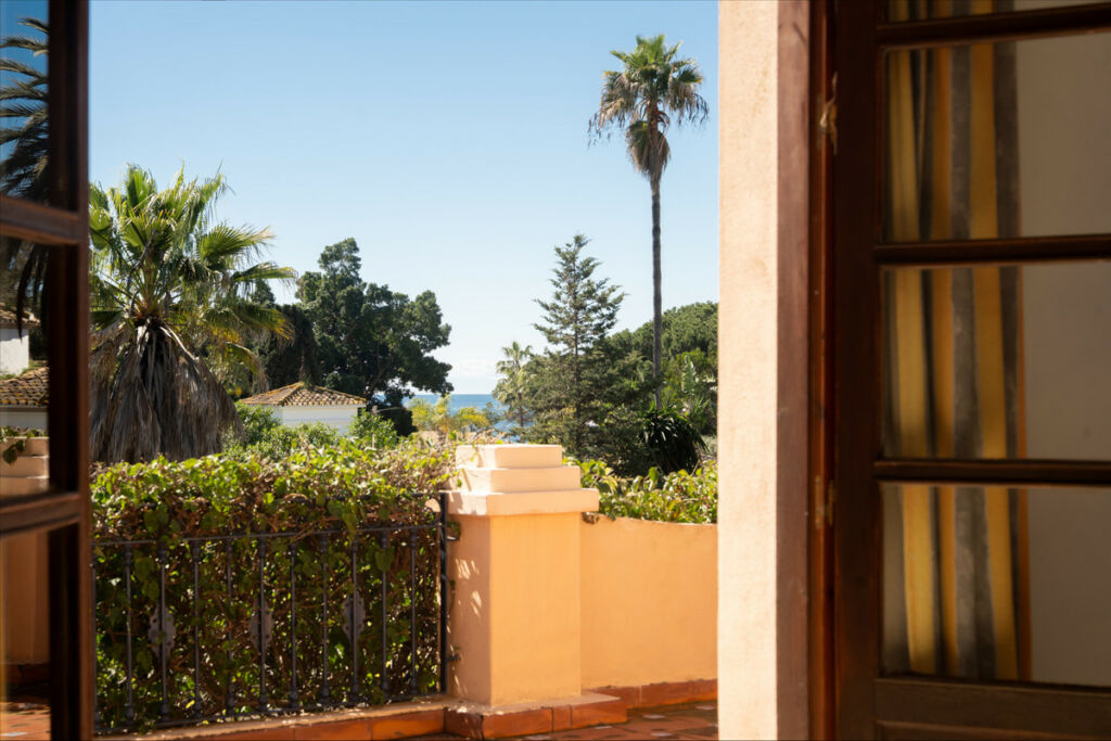 Detached Villa Estepona Málaga - image 8