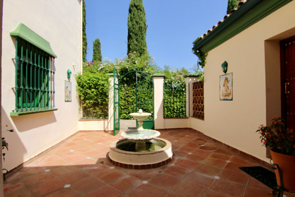 Detached Villa Guadalmina Baja Málaga - image 8