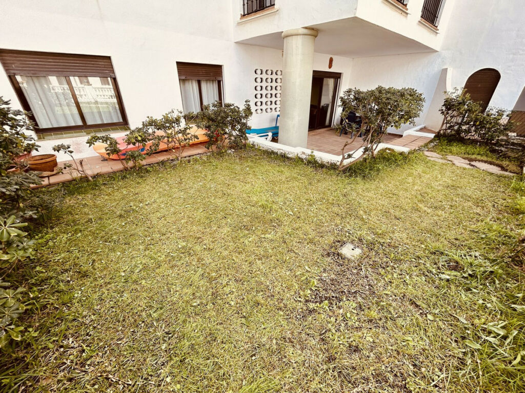 Ground Floor Apartment La Duquesa Málaga - image 8