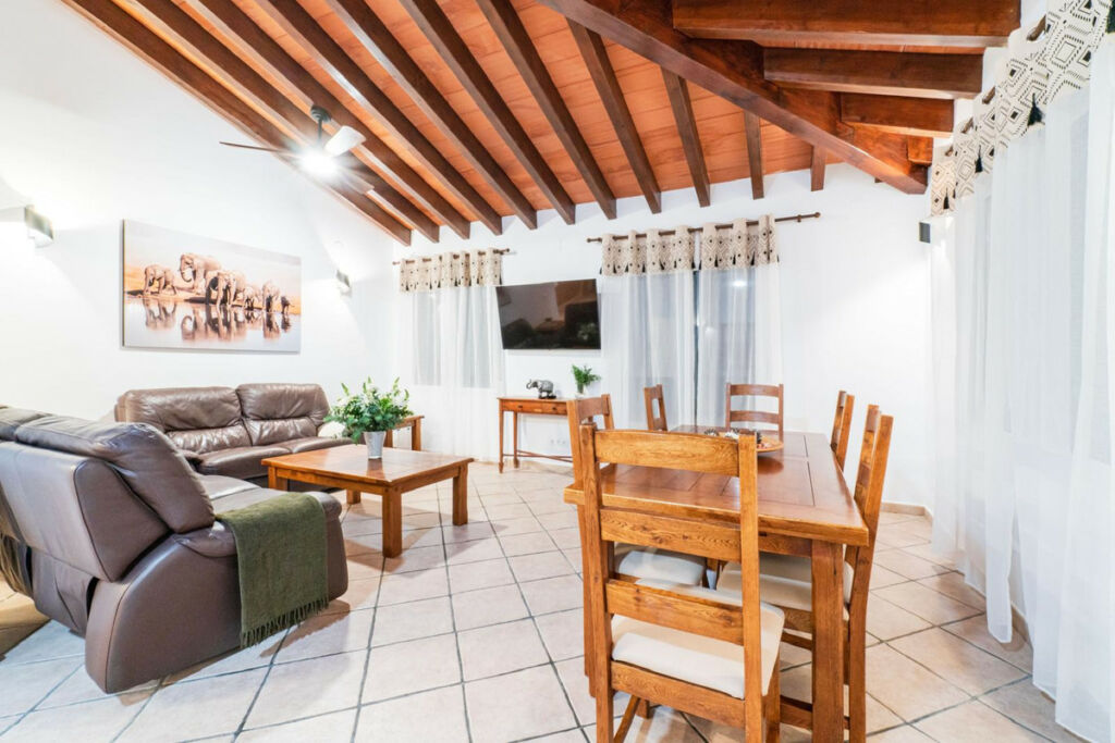 Detached Villa Elviria Málaga - image 8