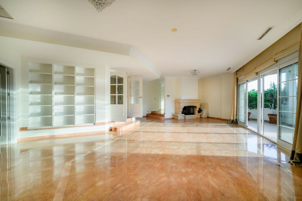 Detached Villa Nueva Andalucía Málaga - image 7