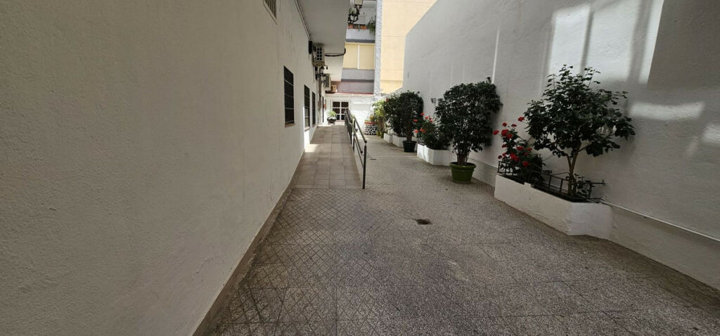 Middle Floor Apartment Fuengirola Málaga - image 8