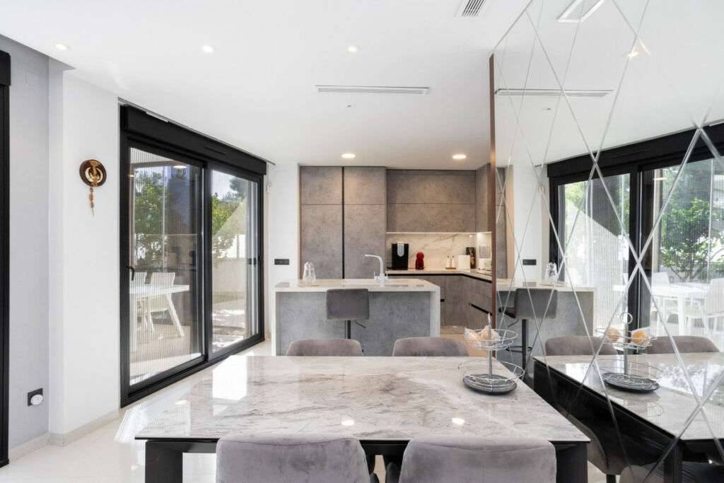 Detached Villa Villamartin Alicante - image 8
