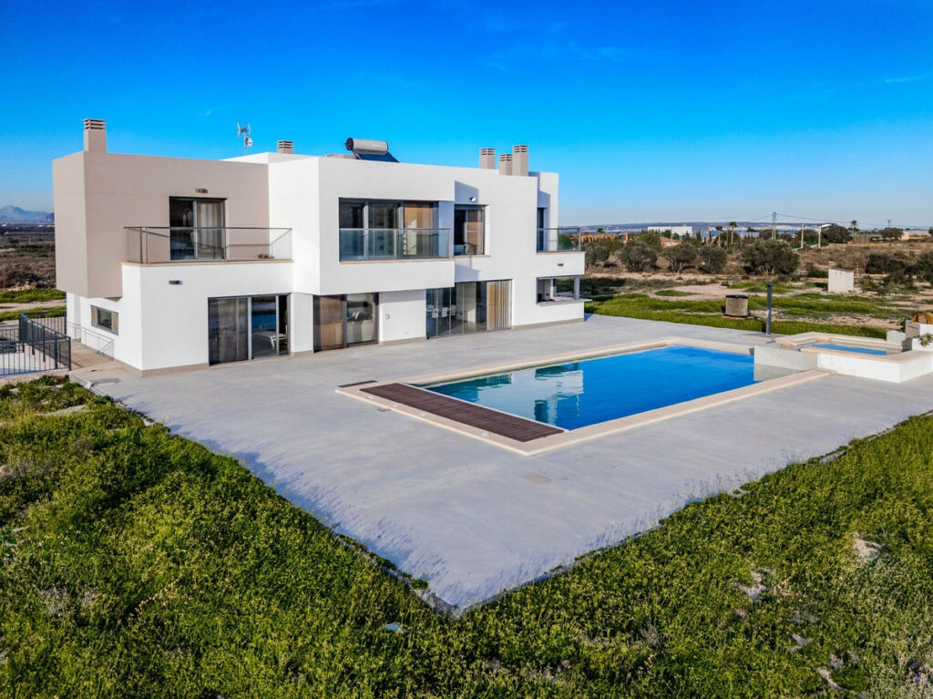 Detached Villa La Marina Alicante - image 8