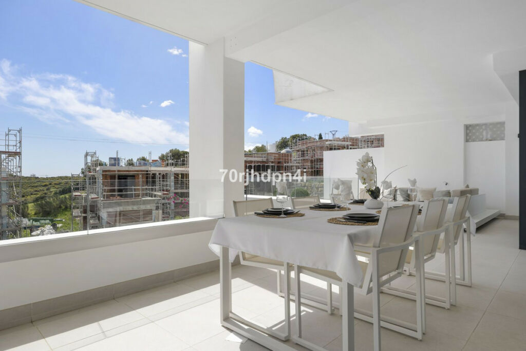 Middle Floor Apartment Estepona Málaga - image 8