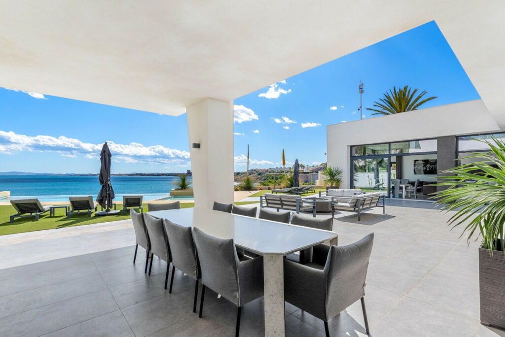 Detached Villa Cabo Roig Alicante - image 10