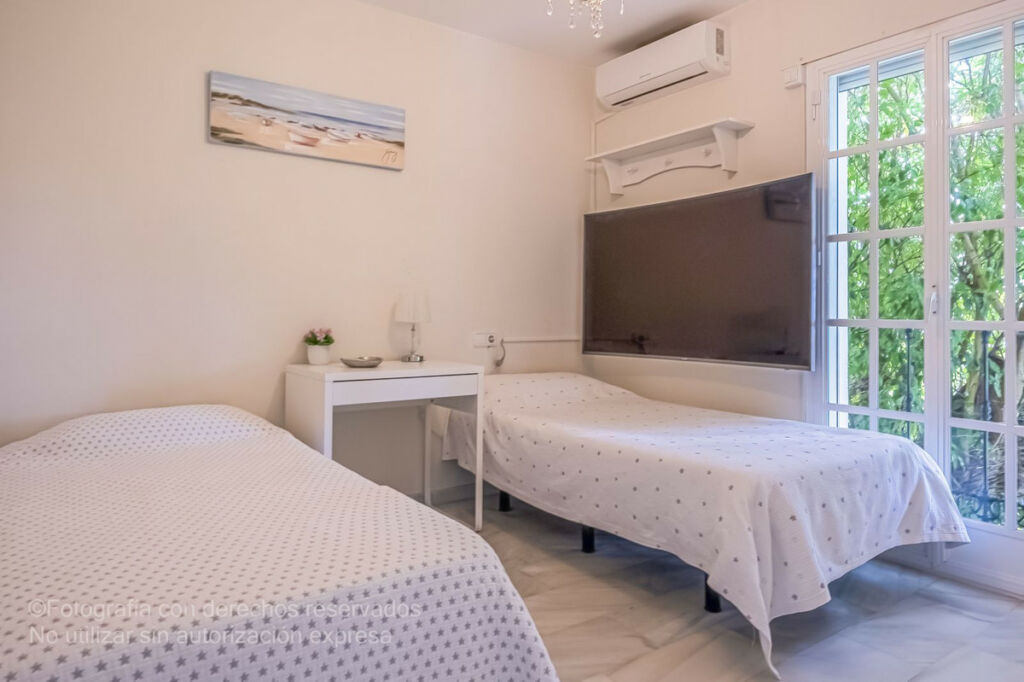 Townhouse New Golden Mile Málaga - image 9