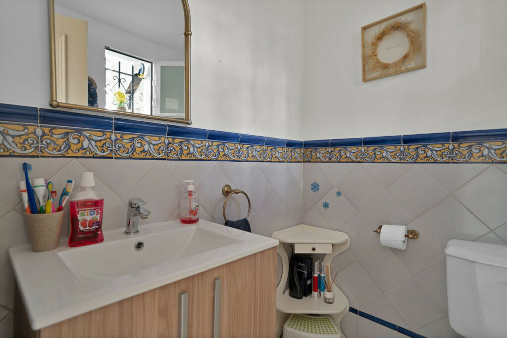 Ground Floor Apartment Benahavís Málaga - image 8