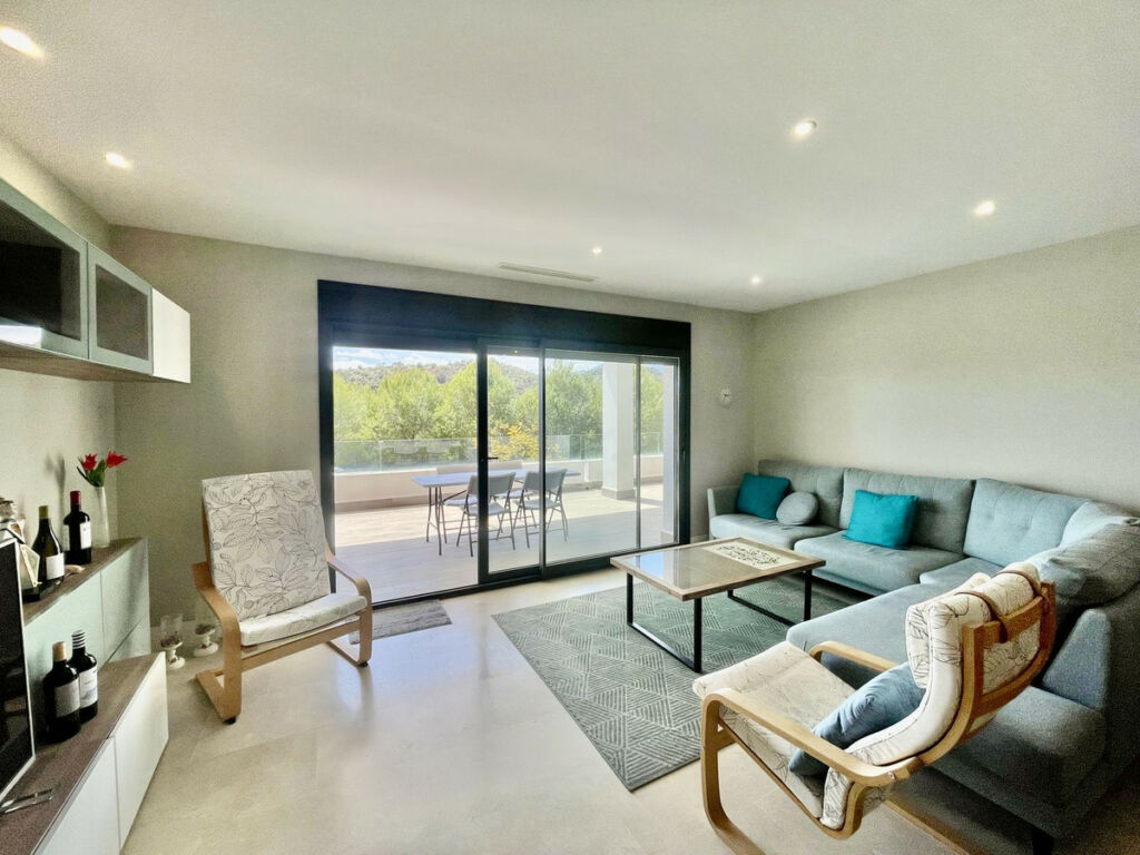 Middle Floor Apartment Estepona Málaga - image 9