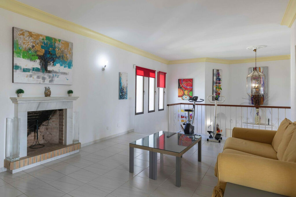 Detached Villa Estepona Málaga - image 10