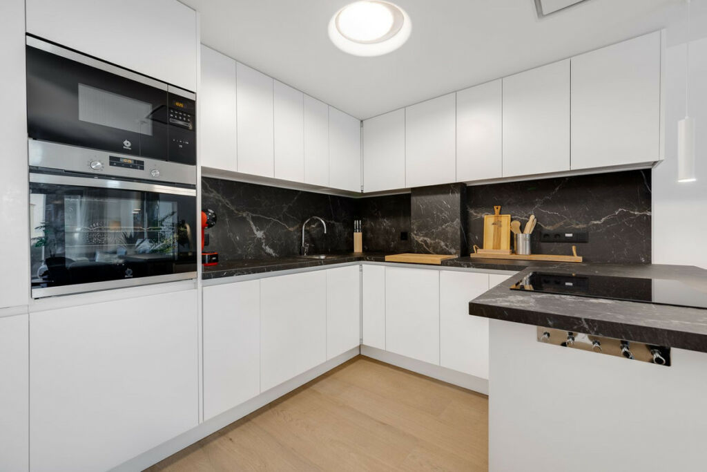 Middle Floor Apartment Torrevieja Alicante - image 9