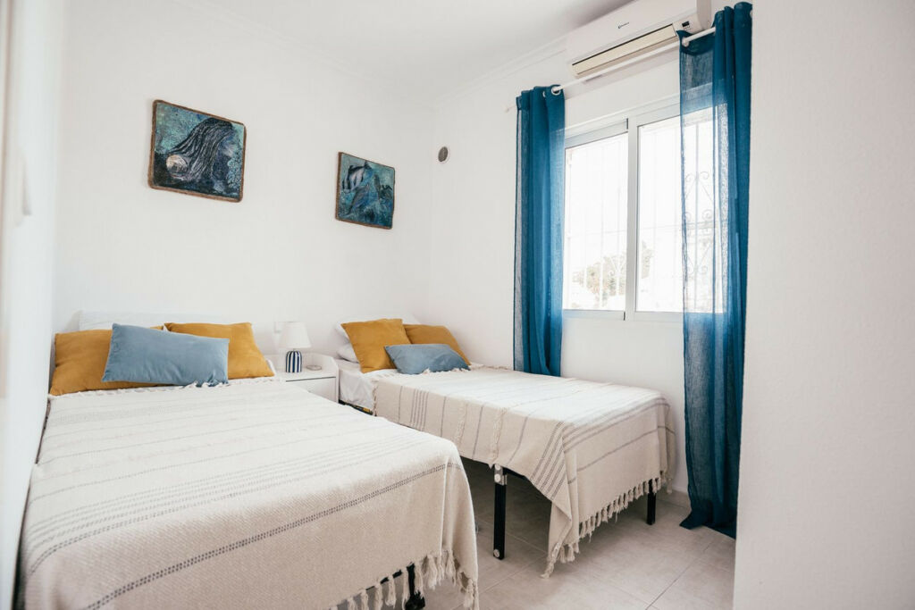 Detached Villa Villamartin Alicante - image 9