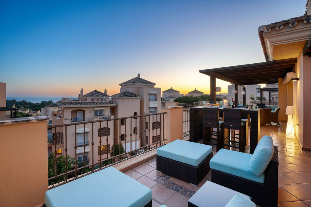 Penthouse Duplex Elviria Málaga - image 2