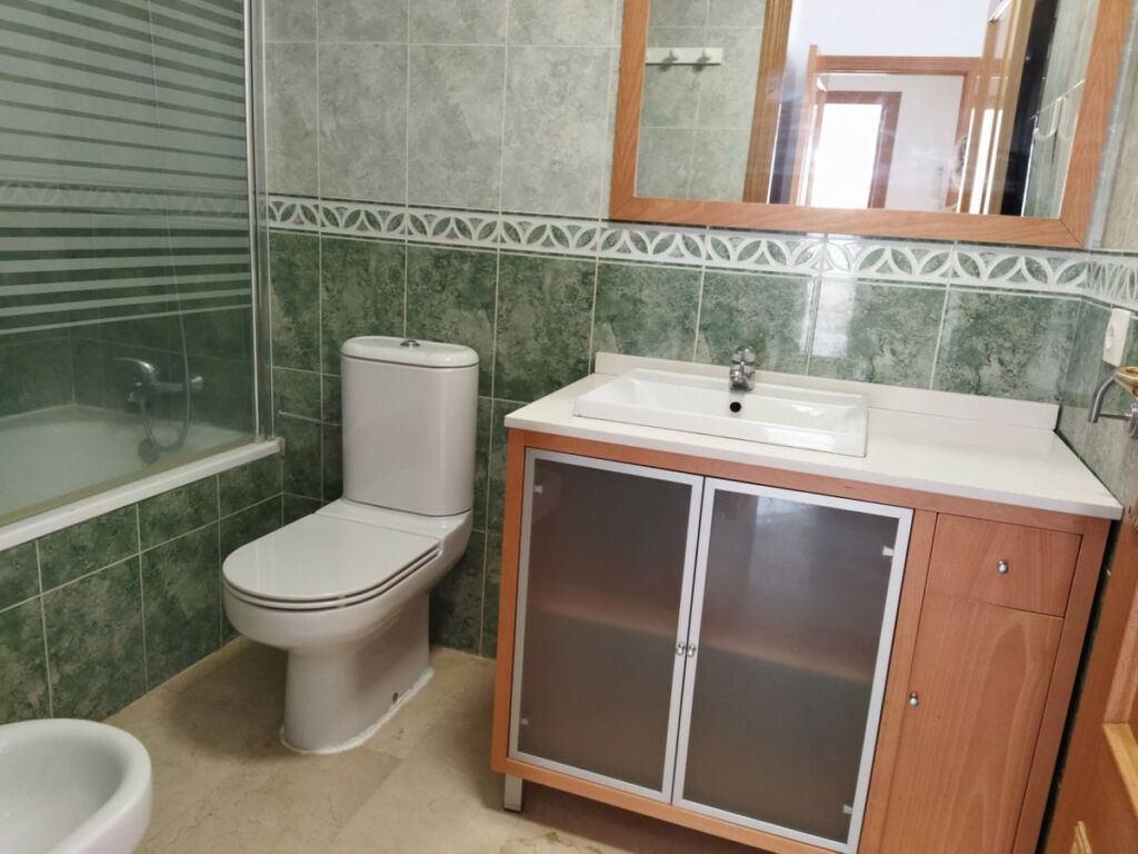 Middle Floor Apartment Benidorm Alicante - image 9