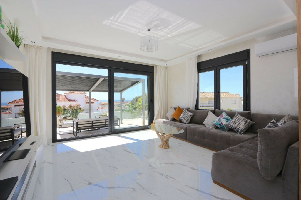 Detached Villa Riviera del Sol Málaga - image 7