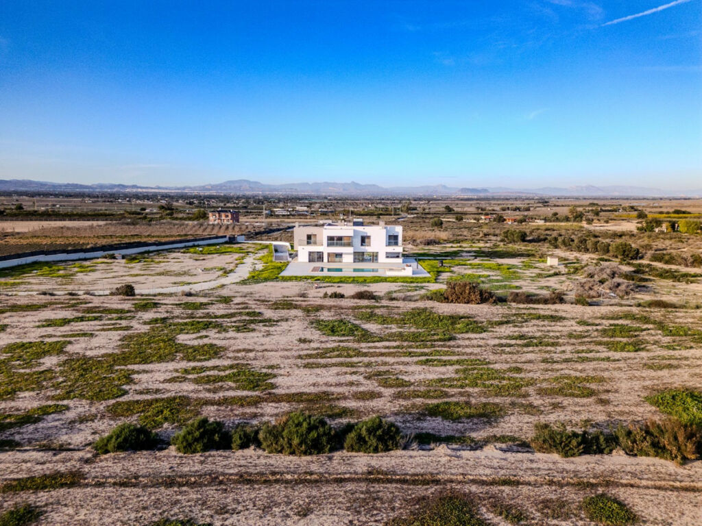 Detached Villa La Marina Alicante - image 9