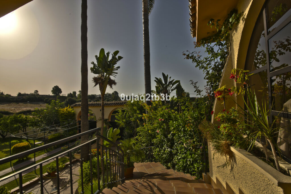 Detached Villa New Golden Mile Málaga - image 9